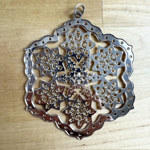 Vintage MMA 2003 Metropolitan Museum of Art MMA Silver Plated Snowflake Ornament - Picture 1 of 4